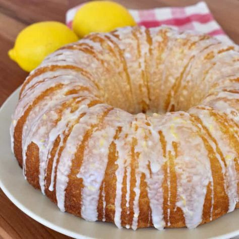 This 5-star Lemon Ricotta Bundt Cake is a delicious Italian lemon cake made with ricotta cheese and fresh lemon juice. Don't miss this perfect dessert that's been made and reviewed thousands of times! Sharing Dessert, Coconut Pound Cake, Italian Lemon Cake, Ricotta Cake Recipes, Lemon Ricotta Cake, Coconut Pound Cakes, Slow Cooker Turkey Breast, Lemon Dessert, Lemon Bundt Cake