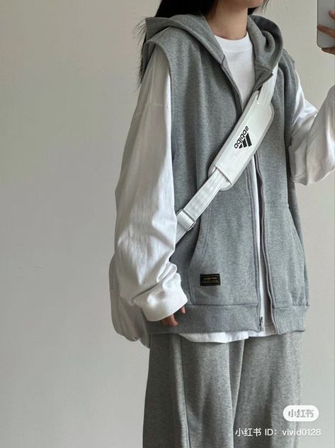 Docs And Sweatpants, Costco Clothes, Korean Streetwear Fashion, Baggy Outfit Ideas, Boyish Outfits, Outfit Adidas, Korean Casual Outfits, Baggy Clothes, Quick Outfits