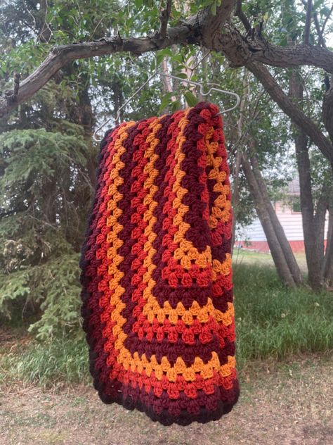 Vintage themed granny square blanket #crochet #crochetblanket #crochetblanketpattern #grannysquareblanket #vintagecrochet Crochet Orange Granny Square, Crochet Blanket Fall, Autumn Blanket Crochet, Autumn Granny Squares, Fall Granny Square Blanket, Fall Blanket Crochet, Crochet Fall Blanket, Autumn Crochet Blanket, Orange Granny Square