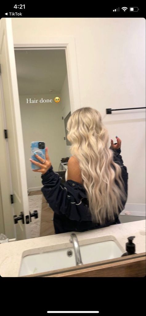 Balayage, Long Blonde Icy Hair, Blonde Hair Variations, Platinum Blonde Extensions, Blonde Hair With Extensions Long, Blonde On Blonde Balayage, Long Blonde Highlighted Hair, Extra Long Blonde Hair, Blonde With Extensions