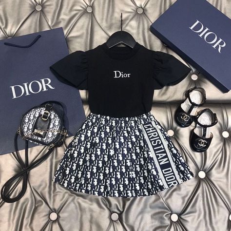 Dior Things, Mother Daughter Fashion Matching Outfits, Channel Clothes, Chanel Kids, Bougie Outfits, Dior Outfit, Dior Kids, Luxury Baby Clothes, Dior Girl