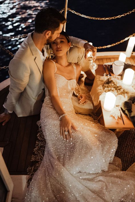 Yatch Wedding Dress, Wedding On A Yacht Ideas, Yacht Wedding Invitations, Yacht Wedding Aesthetic, Wedding Yacht Ideas, Catamaran Wedding Reception, Yatch Wedding Decoration, Yacht Wedding Dress, Yacht Wedding Decor