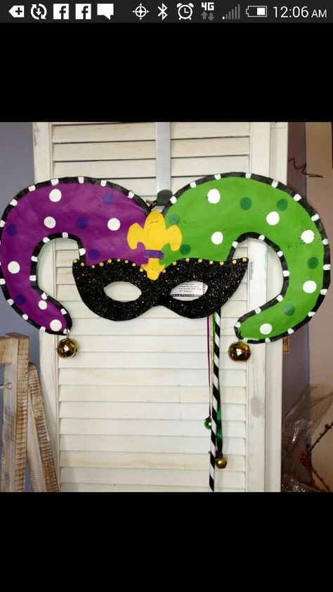 Mardi Gras Mardi Gras Diy, Diy Carnival Games, Mardi Gras Party Decorations, Carnival Crafts, Mardi Gras Centerpieces, Theme Carnaval, Mardi Gras Crafts, Diy Carnival, Mardi Gra