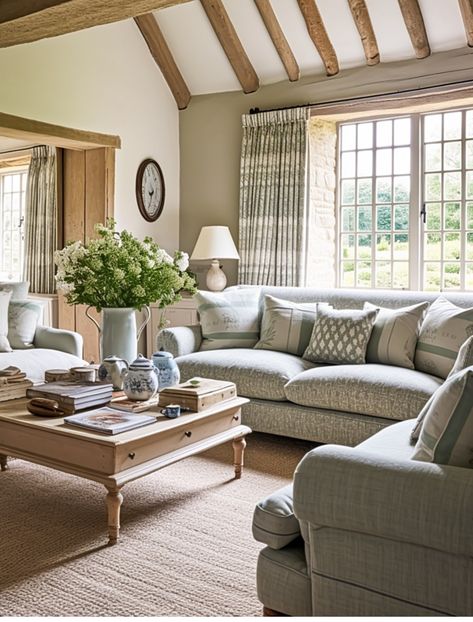 Modern Country Cottage Living Room, Cream Country Living Room, Contemporary Country Living Room, Neutral Cottage Living Room, Cosy Neutral Living Room, English Style Living Room, Dining Sunroom, Cozy Traditional Living Room, Cosy Cottage Living Room