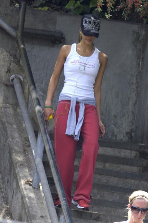 jessica alba 2000s Gym Outfit, 2000s Workout Outfit, Jessica Alba 2000s Outfits, 90s Gym Outfit, 90s Workout Outfit, Jessica Alba Workout, 90s Fitness, 2000s Sportswear, 90s Sport