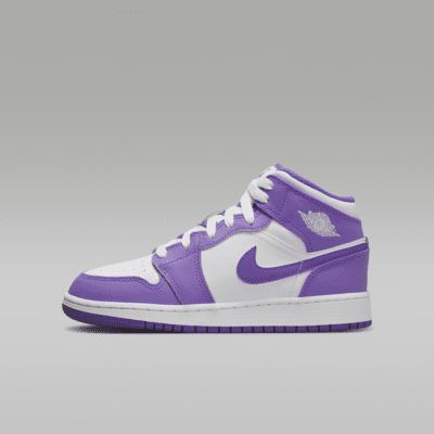 Purple Nike Shoes, Nike Kids Shoes, Purple Nikes, Cute Nike Shoes, Cute Nikes, Swag Shoes, Kids Jordans, Nike Kids, Air Jordan 1 Mid