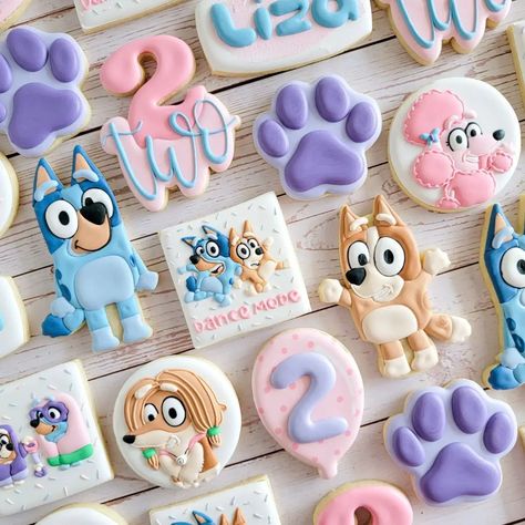 9 Cute Bluey Cookies Perfect For A Bluey Themed Birthday - That Disney Fam Disney Birthday Ideas, Bluey Birthday Ideas, Bluey Cookies, Fondant Creations, Birthday Party Treats, Second Birthday Ideas, Bluey Birthday, 2nd Birthday Party Themes, 1 Birthday