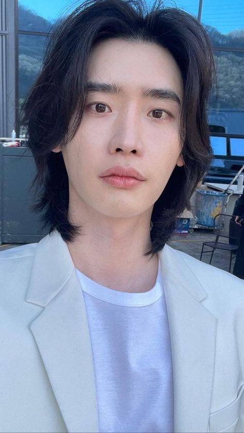 Lee Jong Suk Long Hair, Kpop Short Hair, Hairstyle Mens, Hairstyles Thick Hair, Korean Men Hairstyle, Short Hair Tomboy, Asian Haircut, Men Hairstyle, Mens Hairstyles Thick Hair