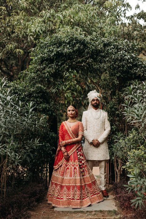 Indian Bride Groom Poses Photoshoot Ideas, Indian Wedding Couple Shoot, Indian Wedding Portrait, Indian Bride And Groom Pictures, Mrg Couple Photography, Royal Couple Photoshoot Poses, Indian Wedding Bride Poses, Indian Groom Portraits, Indian Wedding Photography Couples Bride Groom