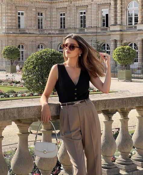 Waistcoat Outfit, Parisienne Style, Timeless Outfits, Outfits Modest, Modest Summer Outfits, Europe Outfits, Casual Chique, American Beauty, 가을 패션