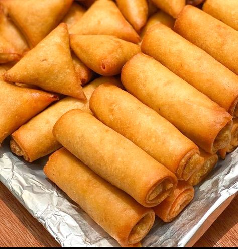 Learn how to make your own Samosa and Spring Roll Filipino Lumpia, Spring Roll Filling, Small Chops, Lumpia Recipe, Dim Sum Dumplings, Savoury Meals, Vegetarian Stir Fry, African Recipes Nigerian Food, Fried Spring Rolls