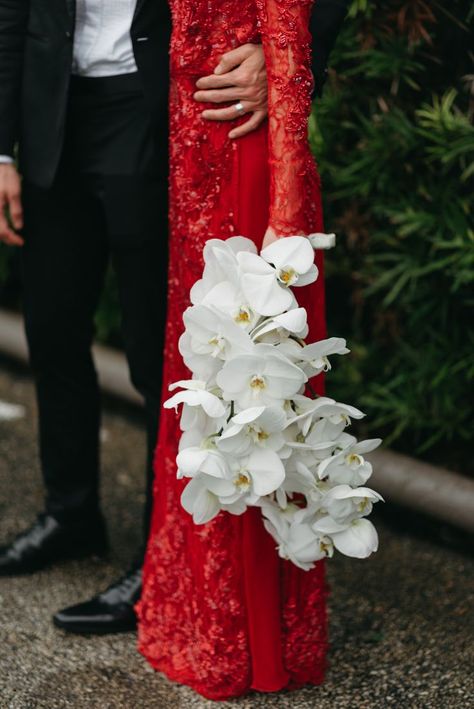 Wedding Couple Photos. Orchid Bouquet. White Wedding Flowers. Houston Texas Wedding. Vietnamesse Wedding. Ao Dai Dress. #weddingdress #Texaswedding #texasbride Vietnamese Wedding Bouquet, Viet Tea Ceremony, Chinese Tea Ceremony Wedding, Tea Ceremony Wedding Vietnamese, Vietnamese Wedding Photography, Viet Wedding, Vietnamese Wedding Ao Dai, Orchids Bouquet, Vietnamese Tea Ceremony