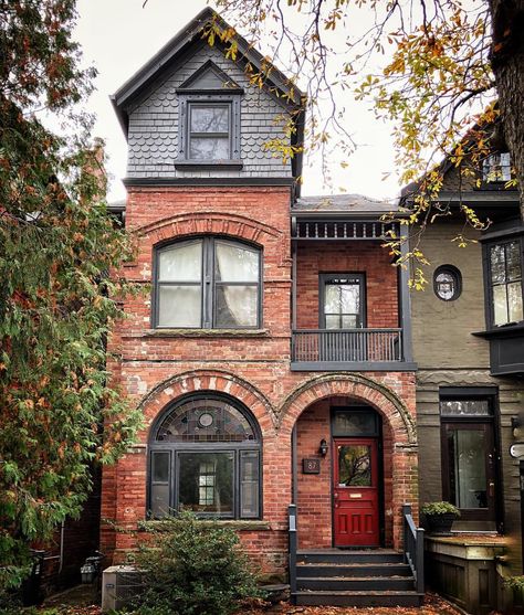 I just love this tall slim house! There was no skimping on details with this beauty! 🥰 #toronto #the6ix #beautifulhouseoldandnew… Old Brick House, Ski Cottage, Home Designs Exterior, Casa Vintage, Cottage House, Cute House, Dream House Exterior, Home Trends, Sims House