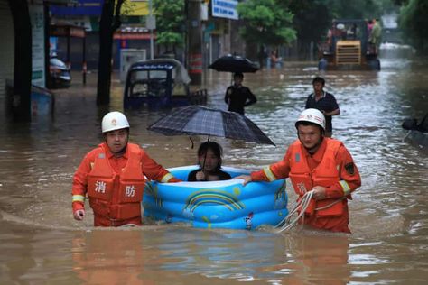 Rescue workers wade through flood waters as they evacuate a woman using a paddling pool in Pingxiang, China Victory Parade, Rescue Workers, Polo Match, Picture Editor, Washington Square Park, Inflatable Pool, Soccer Team, Top Photo, Goats