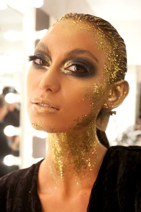 Fashion Show Makeup, Goddess Makeup, Make Up Gold, Gold Makeup Looks, Makeup Gold, Show Makeup, Gold Costume, Avant Garde Makeup, Runway Makeup