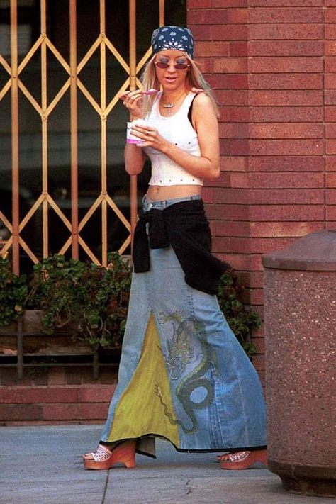 Y2k Long Skirt, Denim Maxi Skirt Outfit, Long Denim Skirt Outfit, Nineties Fashion, Y2k Denim Skirt, Denim Skirt Outfits, Long Skirt Outfits, Maxi Skirt Outfits, Long Denim Skirt