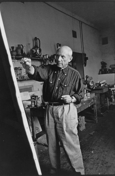 Pablo Picasso Aesthetic, Picasso Photo, Textiles Background, Picasso Pictures, Pablo Picasso Drawings, Picasso Drawing, Pablo Picasso Art, Alfred Eisenstaedt, Spanish Painters