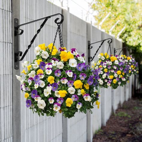 Hanging Plants Outdoor, Garden Tattoos, Flower Baskets, Hanging Flower Baskets, Hanging Flower Pots, Deco Nature, Garden Aesthetic, Hanging Flower, Fence Decor