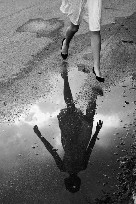 Rainy Photoshoot, Andre Kertesz, Black And White Beach, Robert Doisneau, Henri Cartier Bresson, Reflection Photography, Vivian Maier, Foto Art, Rain Photography