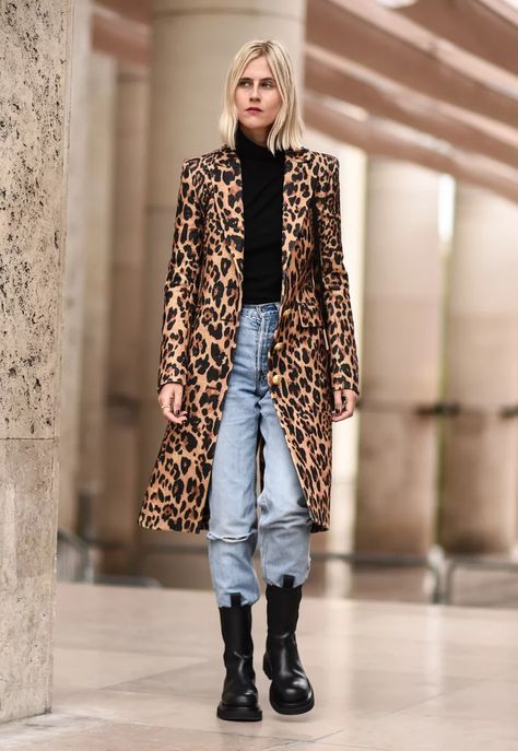 Cheap Black Sweaters From POPSUGAR at Kohl's | POPSUGAR Fashion Print Coat Outfit, Mantel Styling, Black Sweater Outfit, Mantel Outfit, Leopard Coat, Animal Print Outfits, Leopard Print Coat, Weekend Travel, Pullover Outfit