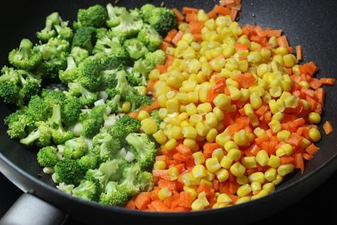 Broccoli corn recipe | Sweet corn broccoli stir fry | Broccoli recipes https://www.indianhealthyrecipes.com/broccoli-recipe-broccoli-stir-fry/ Broccoli And Carrot Stir Fry, Broccoli And Corn Recipes, Brocoli Recipes Easy Indian, Broccoli Carrot Zucchini Recipes, Corn Recipes Healthy, Broccoli Indian Recipes, Carrots Recipe Healthy, Stir Fry Broccoli, Carrot Stir Fry