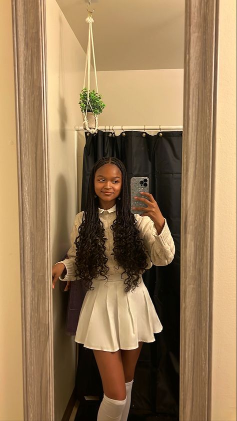 Insta: Diamond_angelina_ #preppy preppy vibes #bathroom #knotlessboxbraids #blackgirlmagic Preppy Hairstyle Black Women, Styles Of Box Braids, Preppy Box Braids, Hairstyles Twisted Hair, Blck Girl Hairstyles Natural, Preppy Hairstyle For Curly Hair, Black Braiding Hairstyles, Cole The Bee Hairstyles, Natural Braided Hairstyles For Women