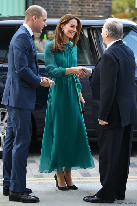 Kate Middleton's outfit meeting the Aga Khan, teal maxi dress by Aross Girl Infanta Sofia Of Spain, Romantic Couple Photo, Princess Leonor And Infanta Sofia, Sofia Of Spain, Teal Maxi Dress, Aga Khan, Kate Middleton Outfits, Princess Leonor, Romantic Photos Couples