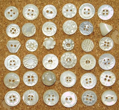 Class 2: Restoring Mother-of-Pearl Buttons for Embellishing Vintage Quilts Vintage Buttons Crafts, Rhonda Dort, Button Collecting, Vintage Laundry, Ribbon Ends, Ribbon Work, Antique Buttons, Shell Buttons, Button Art