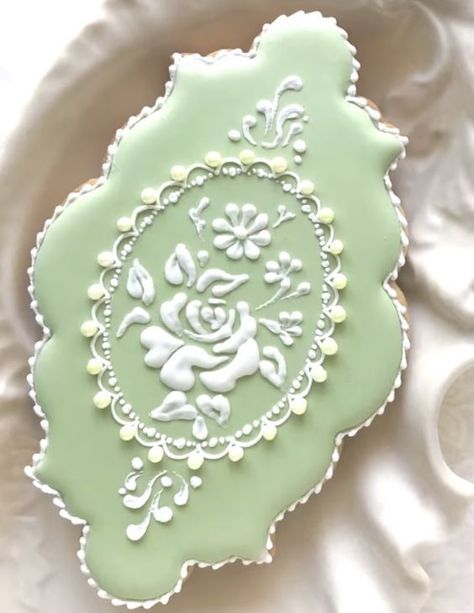 Victorian Cookies, Vintage Birthday Cakes, Cookie Decorating Party, Paint Cookies, Sugar Cookie Designs, Diy Cookie, Beautiful Desserts, Pretty Cookies, Fancy Cookies