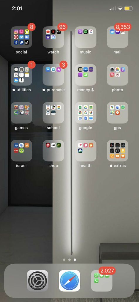 Best Iphone Layout, Way To Organize Phone Apps, App Setup Iphone, Homescreen Layout Normal Apps, How To Set Up Your Phone Apps, Organization Ideas For Homescreen, Essential Apps Iphone, Apps Layout Iphone, Iphone 11 Setup Homescreen