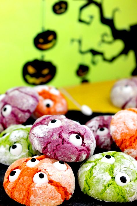 🥇 Como hacer GALLETAS MONSTRUOSAS para HALLOWEEN Halloween Pastries Desserts, Dulces Para Halloween Ideas, Galletas Halloween, Recetas Halloween, Postres Halloween, Dulces Halloween, Cream Cheese Rolls, Halloween Cocktails, Pastry Desserts