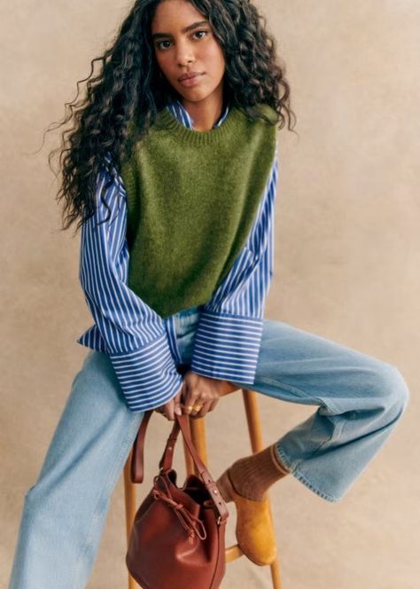 Blue Striped Blouse Outfit, Striped Blouse Outfit, Blue Striped Shirt Outfit, Outfits With Striped Shirts, Textures Fashion, Blue Striped Blouse, Atlanta Fashion, Classic Style Outfits, Paris Mode