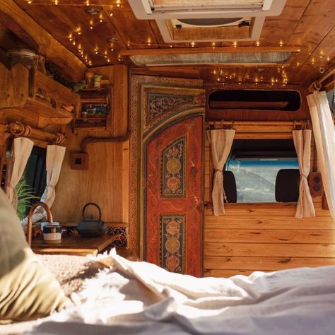 Hippy Campervan Interior, Converted Van, Camper Van Interior, Hippie Camper, Quirky Campers, Converted Vans, Shasta Camper, Caravan Home, Small Camper