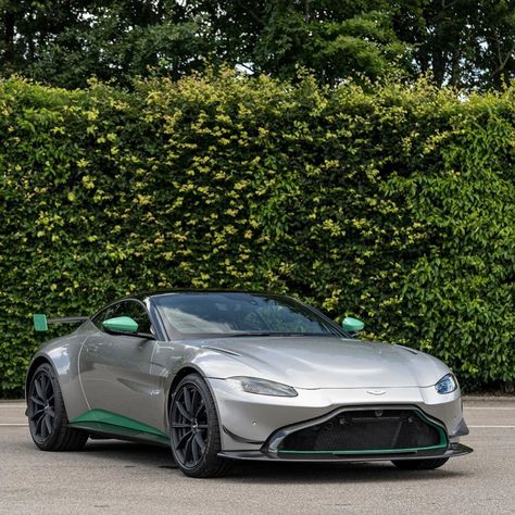 Aston Martin Vantage Green, Aston Martin Convertible, Wealthy Lifestyle Luxury, Aston Martin Models, Austin Martin, Aston Martin 1964, Aston Martin Db11 Convertible, Vintage Aston Martin Convertible, Aston Martin Cars