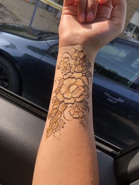 Henna Tattoo Designs Arm Flowers, Henna On Forearm Design, Inside Palm Henna, Henna On Forearm, Forearm Henna Designs, Henna Designs Forearm, Forearm Henna Tattoo, Henna Arm Designs, Henna On Arm