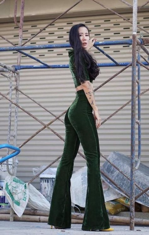 7bb060764a818184ebb1cc0d43d382aadesc53115420ri Hair, Long Hair, Bell Bottoms, Bell Bottom Jeans, A Woman, Jumpsuit, Velvet, Building, Green