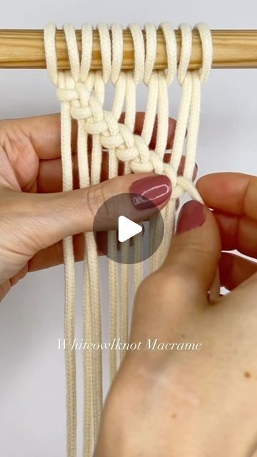 Macrame With Yarn Diy, New Macrame Ideas, Macrame Braid Tutorials, Diagonal Braid, Knot Techniques, Macrame Tutorial Beginner, Macrame Braid, Macrame Gifts, Macrame Square Knot