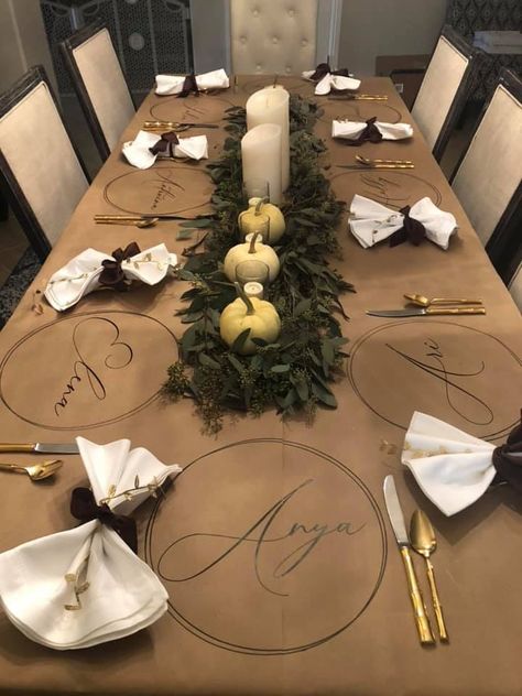 Thanksgiving Crafts For Adults, Thanksgiving Dinner Table Setting, Thanksgiving Dinner Decor, Friendsgiving Dinner Party, Thanksgiving Friendsgiving, Thanksgiving Table Runner, Friendsgiving Dinner, Thanksgiving Dinner Table, Crafts For Adults