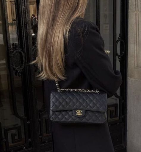 @lovisabarkman / minimal / black / outfit / Chanel / classic flap / bag Classic Chanel Flap Bag, Chanel Small Flap Bag Outfit, Chanel Classic Flap Bag Outfit, Chanel Flap Bag Outfit, Chanel Bag Aesthetic, Chanel Black Bag, Classic Chanel Bag, Black Chanel Purse, Black Chanel Bag