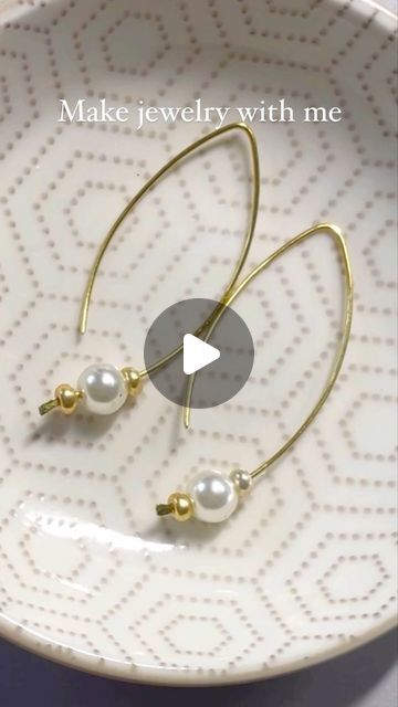 Earrings Wire Handmade, Simple Wire Earrings Diy, How To Make Jewelry For Beginners, How To Make Earrings For Beginners, Homemade Earrings Ideas, Wire Wrapped Jewelry Beginner, Diy Earrings Tutorial, Diy Wire Rings, Making Jewelry For Beginners