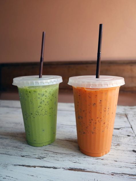 Turmeric Tea vs. Green Tea (Which is Better for You?) - Healthy Hints Cold Green Tea, Green Tea Drinks, Peach Green Tea, Thai Milk Tea, Energy Tea, Thai Tea, Turmeric Tea, Healthy Teas, Pretty Drinks