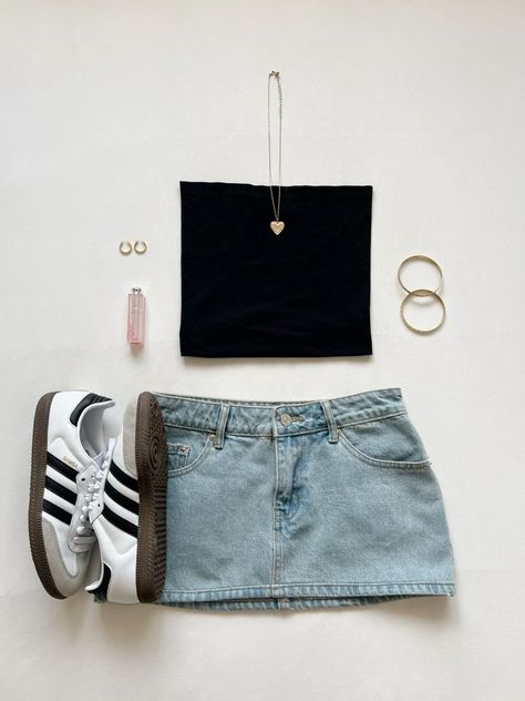 Cute Sambas Outfit, How To Style A Black Denim Skirt, Denim Skirt Inspo Outfit, Cute Outfits Denim Skirt, Denim Skirt Samba Outfit, Summer Outfits Sambas, Sambas And Skirt Outfit, Sambas And Skirt, Outfit Ideas Denim Skirt