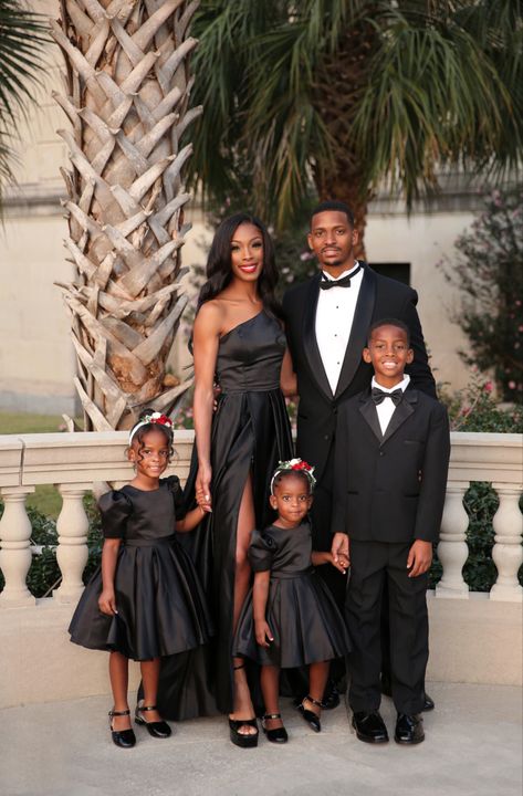 Family of five formal holiday photos Formal Black Family Photoshoot, Black Tie Photoshoot Family, Black Family Formal Photoshoot, Formal Family Outfits, Royalty Family Photoshoot Ideas, Black Tie Family Photo Shoot, Family Formal Outfits, Mosque Photoshoot, Formal Family Photoshoot Outdoor