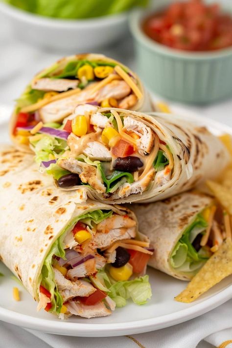 Crispy Southwest Chicken Wraps, Cold Chicken Wrap Recipes, Santa Fe Chicken Wrap, Wrap Fillings Ideas, Southwest Veggie Wrap, Southwestern Chicken Wrap, Southwest Wrap, Wrap Aesthetic, Southwest Chicken Wraps