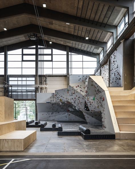 At Home Climbing Gym, Calisthenics Park Design, Rock Climbing Gym Design, Climbing Gym Design, Rock Climbing Gym Aesthetic, Home Climbing Gym, Climbing Hall, Gym Building, Gym Architecture