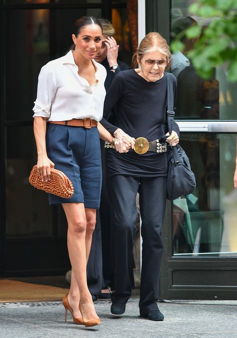 Estilo Meghan Markle, Meghan Markle Outfits, Prinz Harry, Gloria Steinem, Meghan Markle Style, New York City Travel, Tailored Shorts, July 2022, Summer Chic