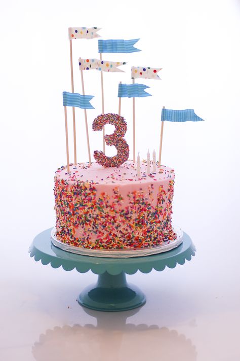 Sprinkle Cake - My now-three-year-old daughter requested a sprinkles themed… Flag Cake Topper, Sprinkles Birthday Party, Decoration Patisserie, Flag Cake, Number Cake Toppers, Sprinkle Party, Cake Topper Tutorial, Pink Frosting, Sprinkle Cake