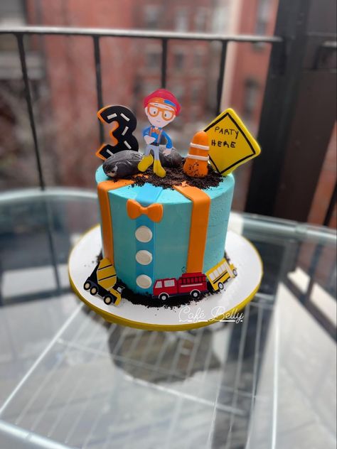 Blippi Cupcake Cake, Blippi Construction Cake, Birthday Cake For 3 Yrs Old Boy, Blippi Birthday Cupcakes, Blippi Theme Cake, Blippi Cupcake, Blippi Birthday Cake, Blippi Party, Thomas Train Birthday