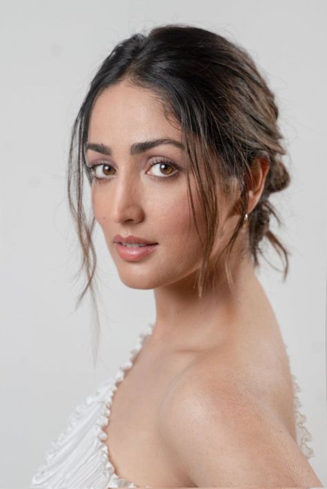 Yami Gautam, What Day Is It, Madhuri Dixit, Celebrity Look, Bollywood Actress, Blouse Designs, Dj, Actresses, Celebrities