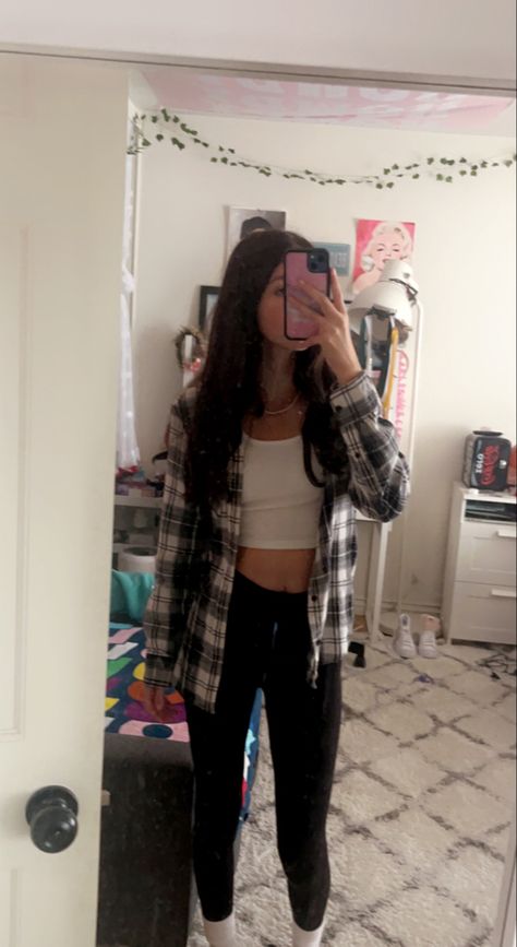 What To Wear With Flannel Jacket, Leggings Crop Top Flannel Outfit, White Flannel Outfit Aesthetic, What To Wear With A Black And White Flannel, What To Wear With A Flannel, Outfits With Flannels And Leggings, Black And White Flannel Outfit Aesthetic, White And Black Flannel Outfits, Cute Flannel Outfits Summer